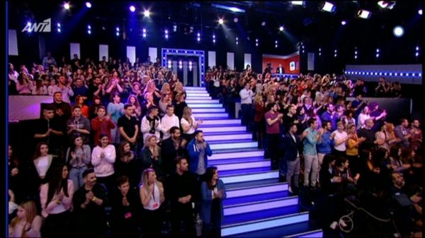 Sunday live: Μακρυπούλια - Μουτσινάς: Χορεύοντας εμφανίστηκαν στην πρεμιέρα τους στο τεράστιο πλατό 