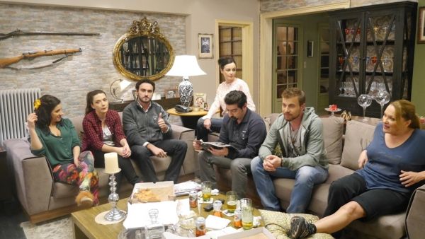 Το gossip-tv βρέθηκε στα γυρίσματα της σειράς «Το σόι σου». Δείτε όλες τις εξελίξεις και φωτό με τους πρωταγωνιστές