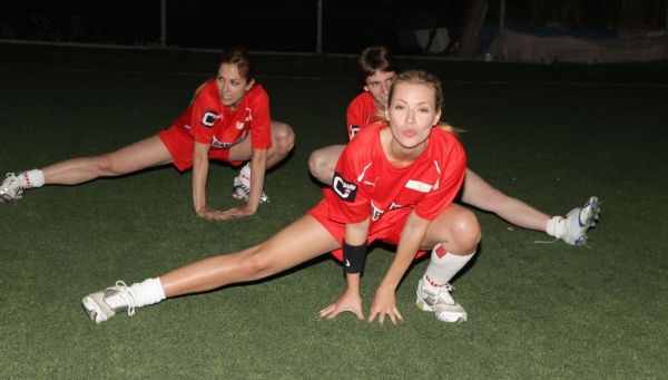 Ποδοσφαιρικός αγώνας με sexy παρουσίες για καλό σκοπό!