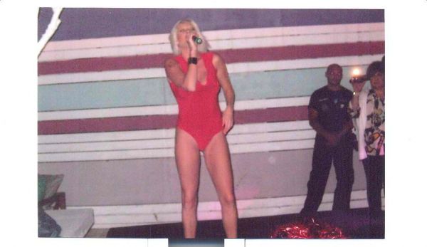 Καρέ καρέ το σόου της Τζούλιας στην Κω