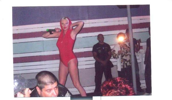 Καρέ καρέ το σόου της Τζούλιας στην Κω