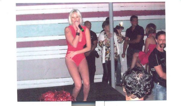 Καρέ καρέ το σόου της Τζούλιας στην Κω