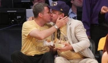 Ποιοι διάσημοι άντρες αντάλλαξαν φιλί στο στόμα; 