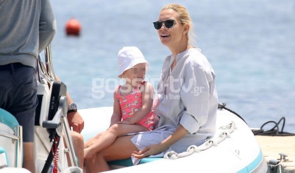 Καγιά –  Κρασσάς: Στην παραλία με την κόρη τους και η συνάντηση με τον Θεοδωρίδη