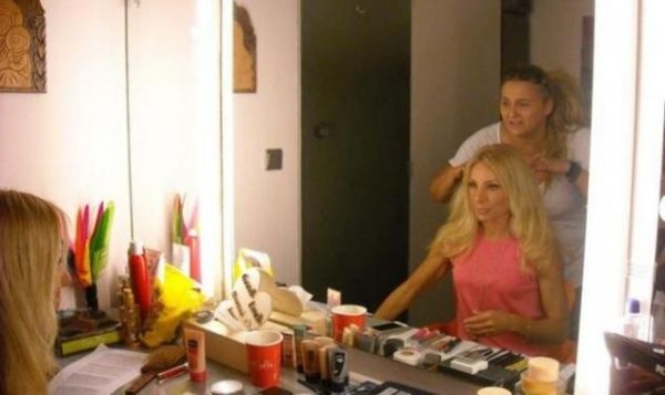 Δείτε τι έγινε πριν ξεκινήσει η πρεμιέρα του Mega Με Μία