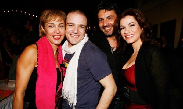 Επίσημη πρεμιέρα ...  “Σε στενό οικογενειακό κύκλο”