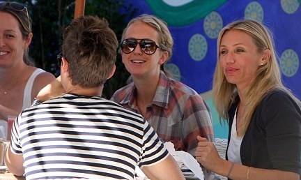 Ποιος είναι ο νεαρός δίπλα στην Cameron Diaz;