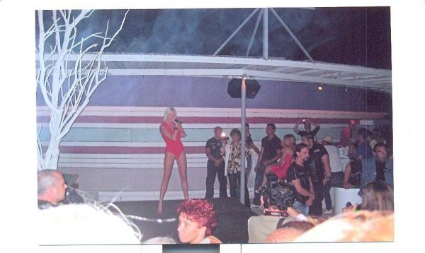 Καρέ καρέ το σόου της Τζούλιας στην Κω