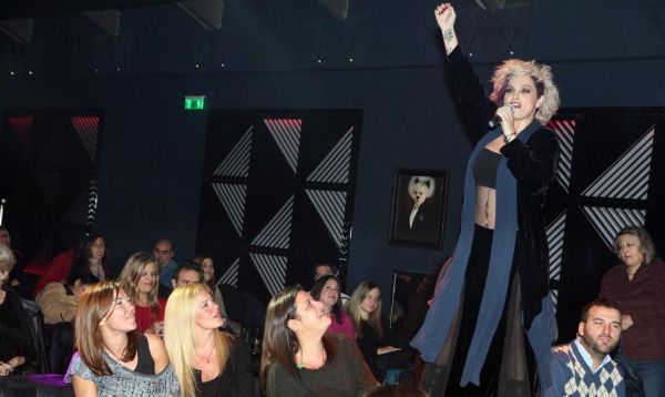 Ζέτα Μακρυπούλια: Από το αεροδρόμιο στη… Ζουγανέλη (φωτό)