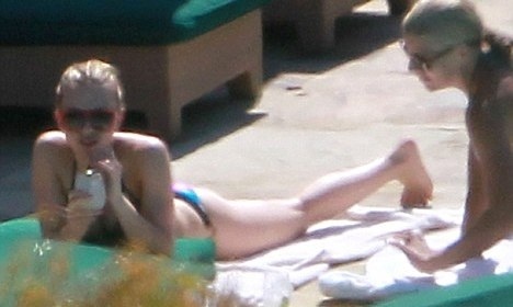 Scarlett Johansson – Bussy Phillips: Οι καμπύλες εν δράσει