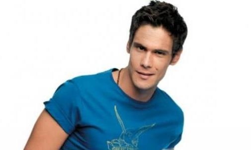 Ποιος επώνυμος πήγαινε ως το λύκειο στο Κατηχητικό;