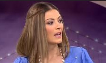 Πολύ γνωστή παρουσιάστρια έκανε λογαριασμό twitter στη γιαγιά της!