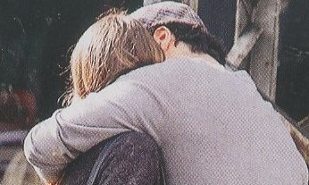 Τους έπιασαν αγκαλιά στην Γλυφάδα