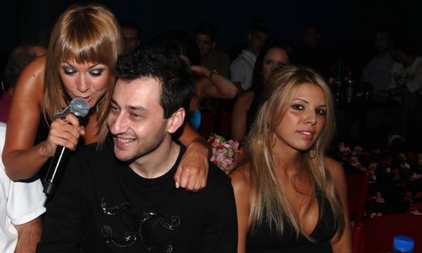 Συνοδευόμενος ο Πάνος Καλίδης 