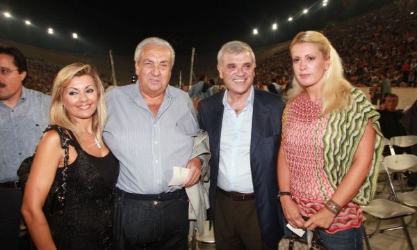 Τραγούδησαν για τον Στέλιο ακόμα και στη βροχή