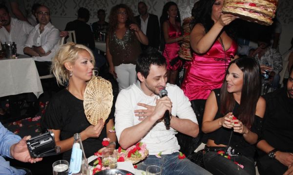 Ο Πάνος Καλίδης είναι ερωτευμένος