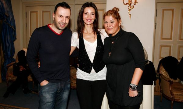 Επώνυμοι σε Χριστουγεννιάτικο bazaar κοσμημάτων