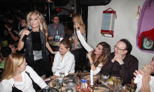 Όταν διασκεδάζει η Άννα Βίσση