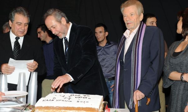 Η κοπή πίτας από τον Γρηγόρη Βαλτινό