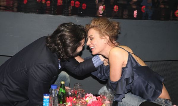 Δήμητρα Ματσούκα-Αχιλλέας Βιγκόπουλος: Καυτά φιλιά