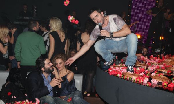 Δήμητρα Ματσούκα-Αχιλλέας Βιγκόπουλος: Καυτά φιλιά