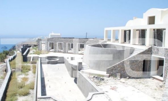 Brad Pitt-Angelina Jolie: Δείτε την βίλα τους στη Σαντορίνη