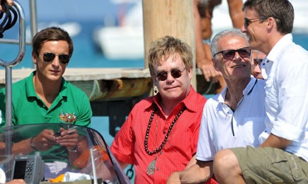 Με τον άντρα του στο Saint Tropez 