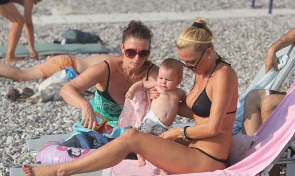 Καρέ καρέ οι πρώτες οικογενειακές διακοπές της Έλσας Τόλη!