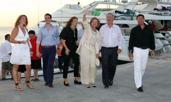 Στιγμιότυπα από τις βόλτες Νικολάου-Τατιάνας και το cocktail party!