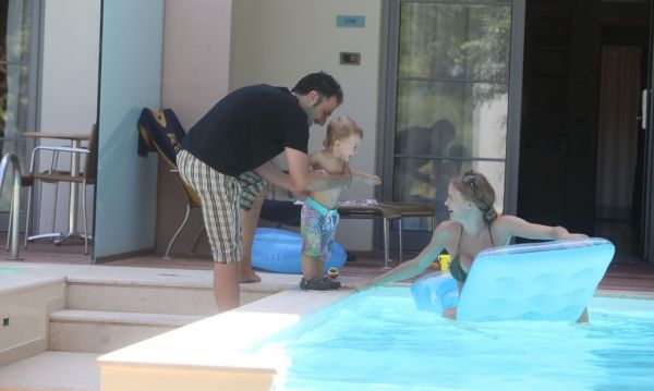 Γιάννα Πολιάκου-Νίκος Στεργίου: Oικογενειακές διακοπές στην Ρόδο!