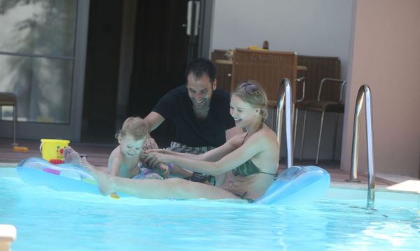 Γιάννα Πολιάκου-Νίκος Στεργίου: Oικογενειακές διακοπές στην Ρόδο!