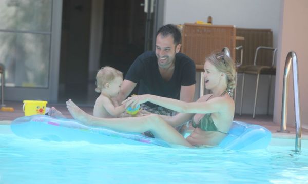 Γιάννα Πολιάκου-Νίκος Στεργίου: Oικογενειακές διακοπές στην Ρόδο!