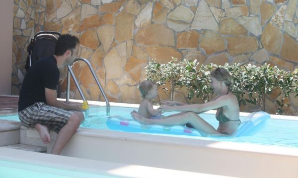 Γιάννα Πολιάκου-Νίκος Στεργίου: Oικογενειακές διακοπές στην Ρόδο!