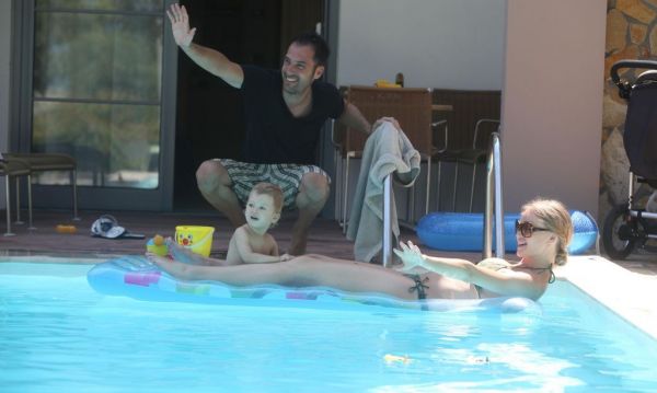 Γιάννα Πολιάκου-Νίκος Στεργίου: Oικογενειακές διακοπές στην Ρόδο!