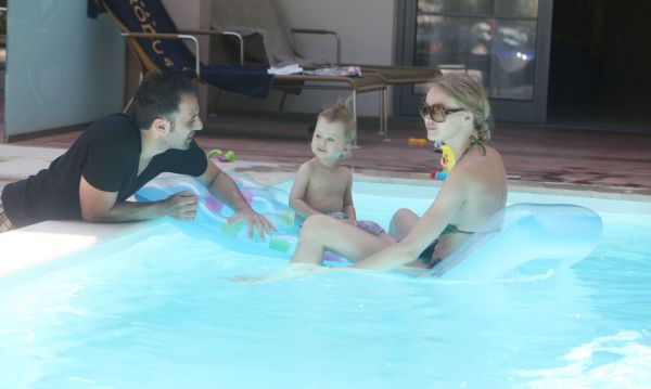 Γιάννα Πολιάκου-Νίκος Στεργίου: Oικογενειακές διακοπές στην Ρόδο!