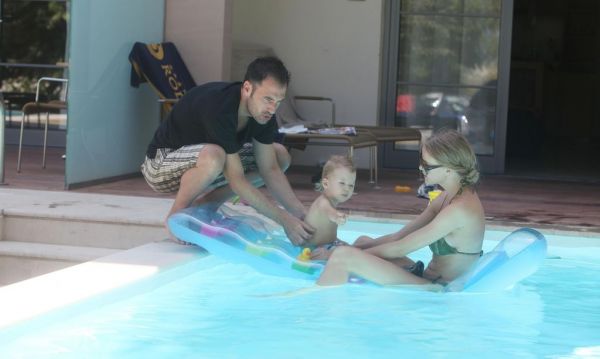 Γιάννα Πολιάκου-Νίκος Στεργίου: Oικογενειακές διακοπές στην Ρόδο!