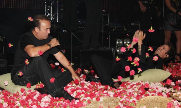 Video: Όλα όσα έγιναν στην πρεμιέρα Γονίδη-Νίνο