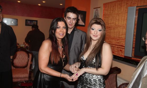 Το φωτογραφικό άλμπουμ του αρραβώνα της κόρης της Άντζελας