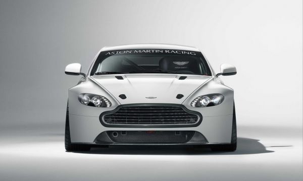 Aston Martin: η αναβαθμισμένη 2011 Vantage GT4 στην αφετηρία