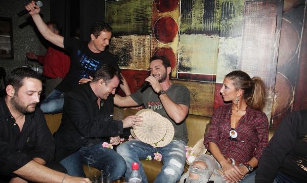 Η Άντζελα Δημητρίου και ο Χρήστος Μενιδιάτης διασκέδασαν στον Σπυράκο