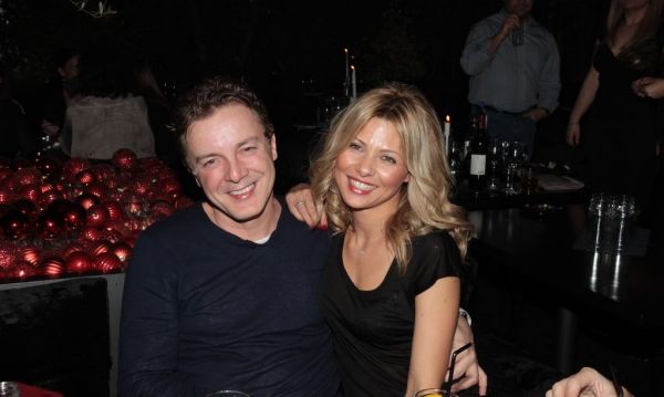 Τα καυτά φιλιά του Σπύρου Σπυράκου στη σύζυγο του 