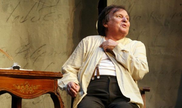 Κώστας Καρράς: Επιστροφή στο σανίδι