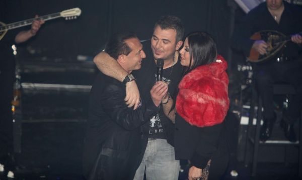 Η Άντζελα Δημητρίου, το κόκκινο γουνάκι και η ζεμπεκιά του Ρέμου!