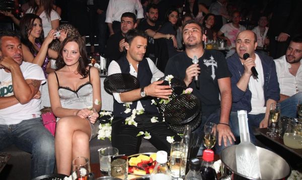 Ρέμος-Υβόννη διασκέδασαν στο Βέρτη