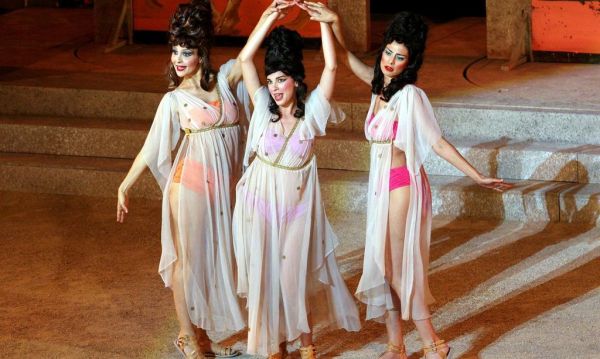 Ποιοι επώνυμοι βρέθηκαν στην λαμπερή παράσταση «Σκηνοβάτες»