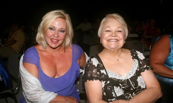 Αφιέρωμα στη Ρένα Βλαχοπούλου με τις αδερφές Μαγγίρα (φωτό)