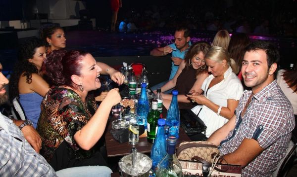 Ποιοι επώνυμοι διασκέδασαν χθες στον Νίκο Βέρτη; (φωτό)