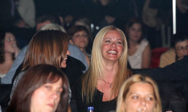 Ζέτα Μακρυπούλια: Από το αεροδρόμιο στη… Ζουγανέλη (φωτό)