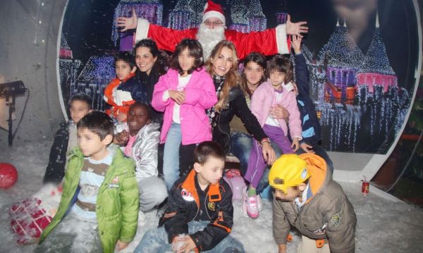 Τα γαλάζια παγοπέδιλα, ο πιγκουίνος και η βόλτα στον πάγο! (φωτό)