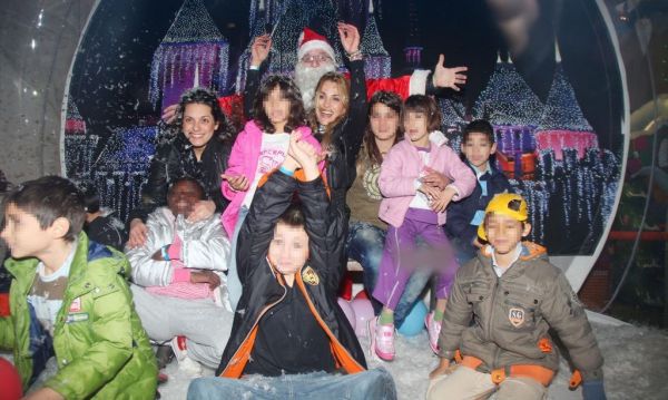 Τα γαλάζια παγοπέδιλα, ο πιγκουίνος και η βόλτα στον πάγο! (φωτό)